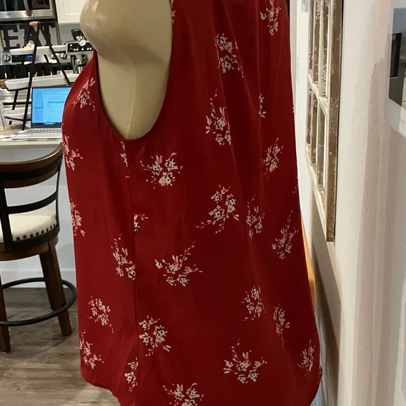 LOFT Burgundy Floral Sleeveless Top - Picture 3 of 5
